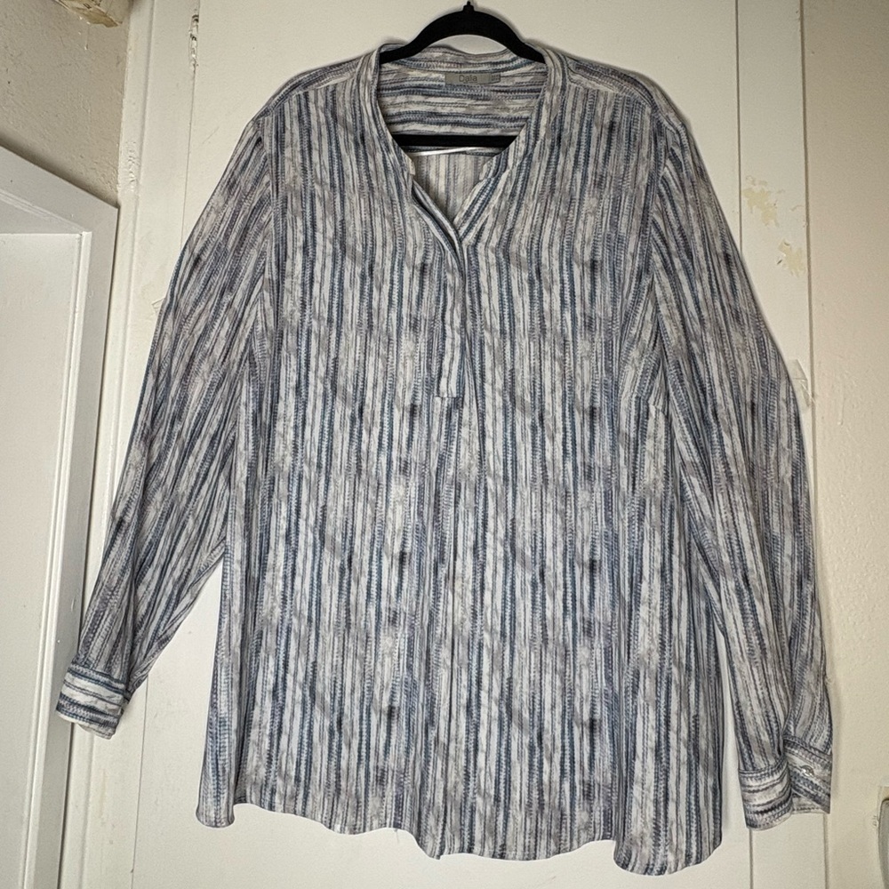 Dalia Womens 3XL Blue, Gray and White Striped Shirt